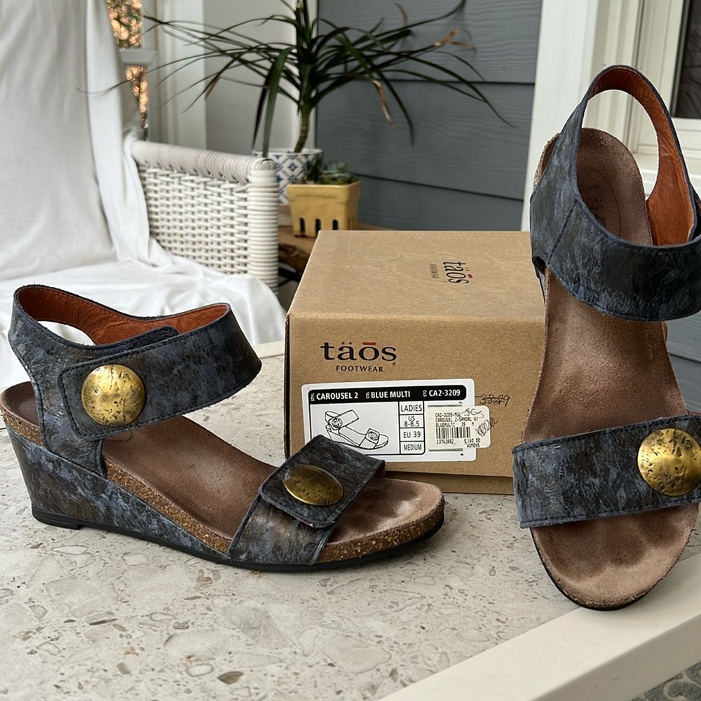 Taos blue sandals with adjustable straps